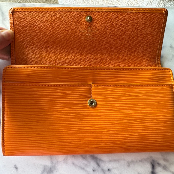 AUTHENTIC Vintage Louis Vuitton 2004 epi continental wallet ORANGE EPI. - Picture 3 of 16